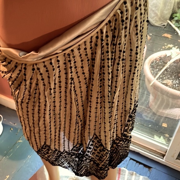 100% Silk… +Fabulous Sequins! Elie Tahari Evening Skirt - Picture 4 of 9